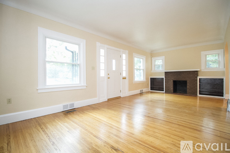 2301 Portsmouth Ave 4 Beds Single Family Home for Rent - Photo gallery 3