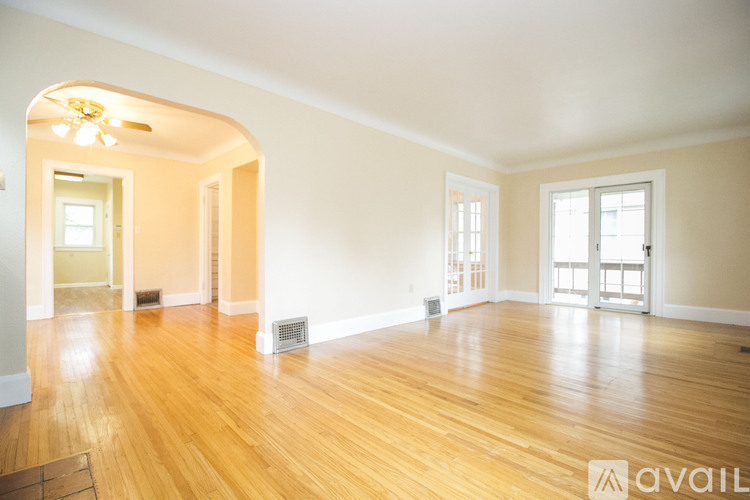 2301 Portsmouth Ave 4 Beds Single Family Home for Rent - Photo gallery 4