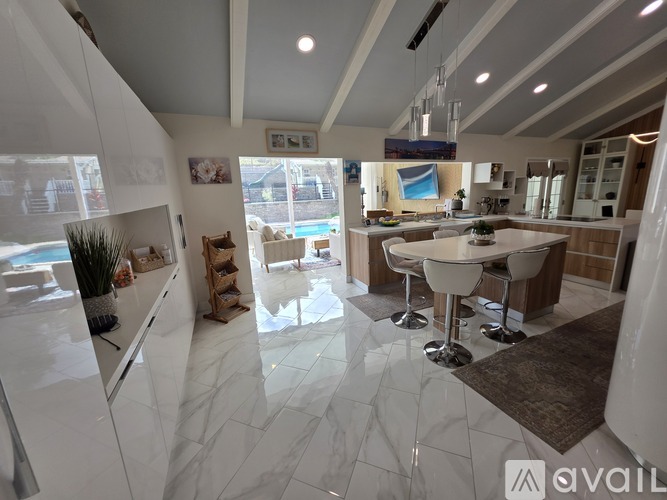 92122 5 Beds Single Family Home for Rent - Photo gallery 4