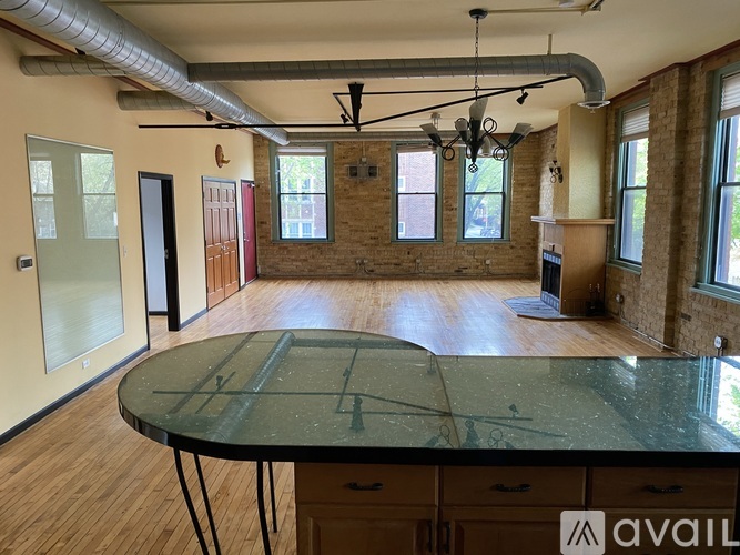 1846 West Henderson Street 3 Beds Apartment for Rent - Photo gallery 1