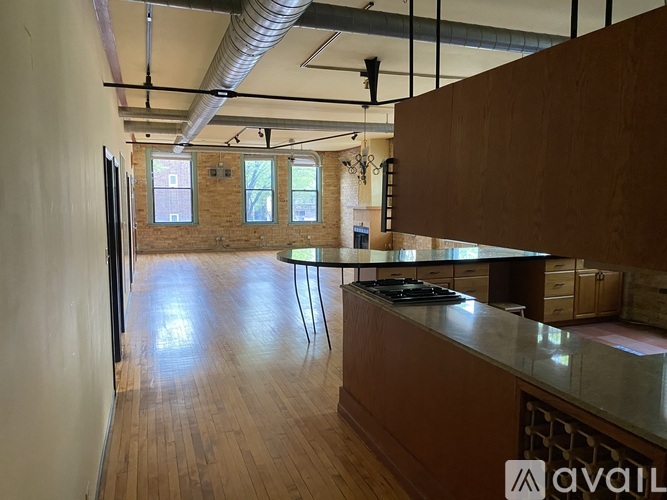 1846 West Henderson Street 3 Beds Apartment for Rent - Photo gallery 2