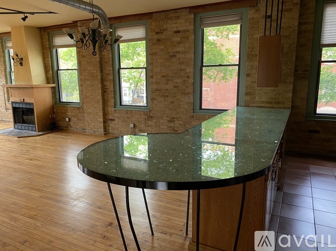 1846 West Henderson Street 3 Beds Apartment for Rent - Photo gallery 3