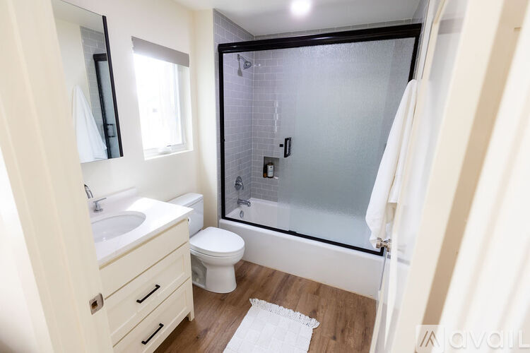 991 Mill Street 2 Beds Single Family Home for Rent - Photo gallery 4