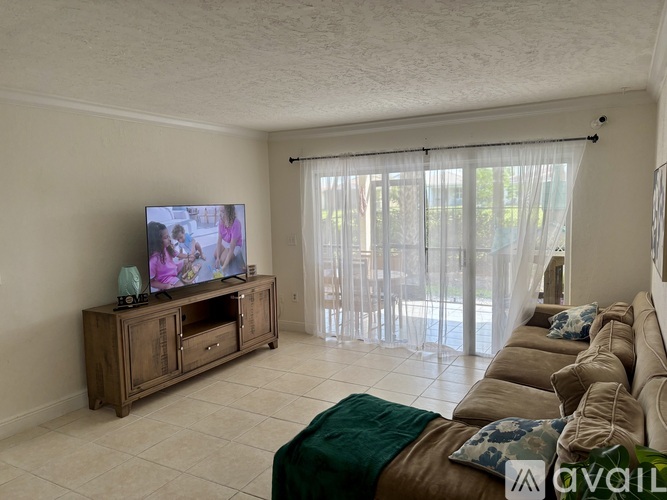 4040 Crystal Lake Dr 2 Beds Condo for Rent - Photo gallery 3