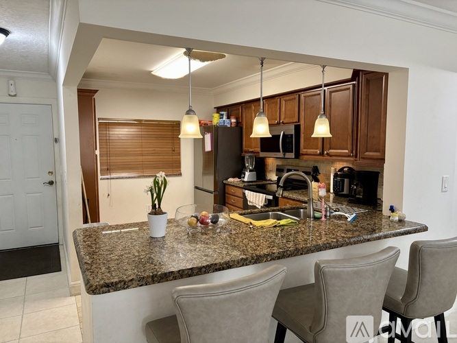 4040 Crystal Lake Dr 2 Beds Condo for Rent - Photo gallery 4