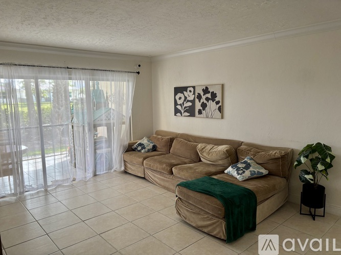 4040 Crystal Lake Dr 2 Beds Condo for Rent - Photo gallery 5