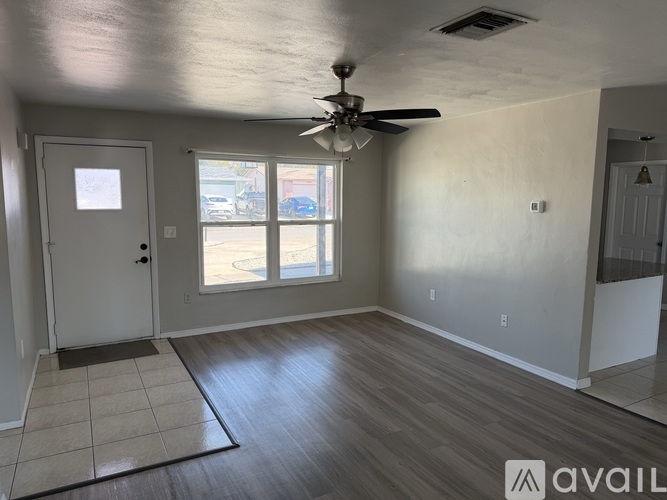 7520 Hawthorn Drive 2 Beds Single Family Home for Rent - Photo gallery 3
