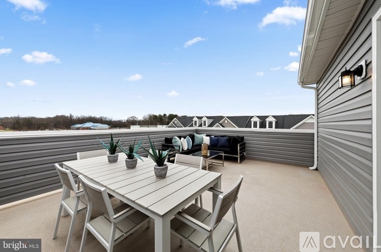 10212 Windsor Oaks Way 4 Beds Townhouse for Rent - Photo gallery 3
