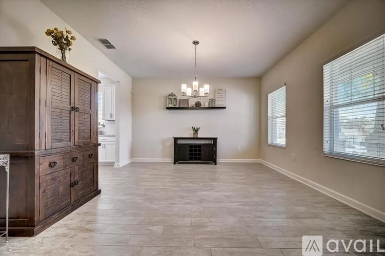 5841 Alenlon Way 4 Beds Single Family Home for Rent - Photo gallery 3
