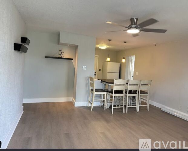 2621 Northeast 8th Avenue 3 Beds Single Family Home for Rent - Photo gallery 2