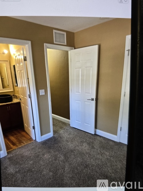 2915 Southwest 35th Place 2 Beds Condo for Rent - Photo gallery 2