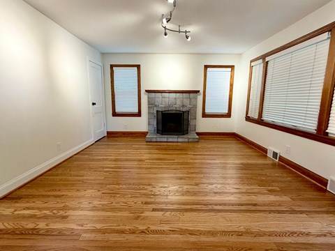 2219 Woodbourne Avenue 2 Beds Apartment for Rent