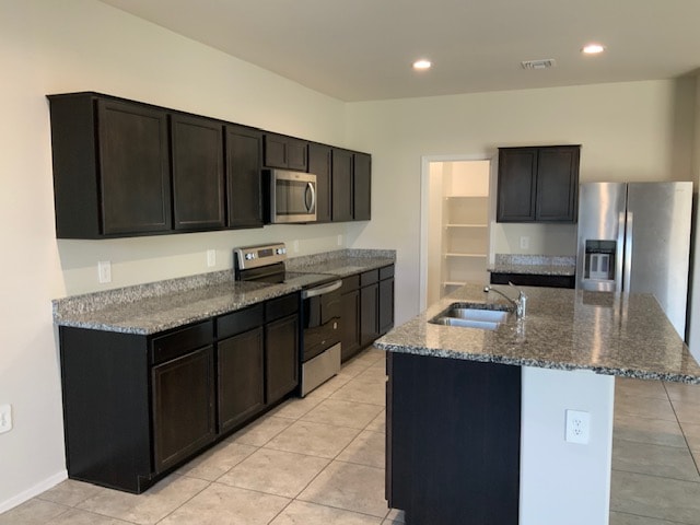 35383 W San Ildefanso Ave 4 Beds House for Rent - Photo gallery 3