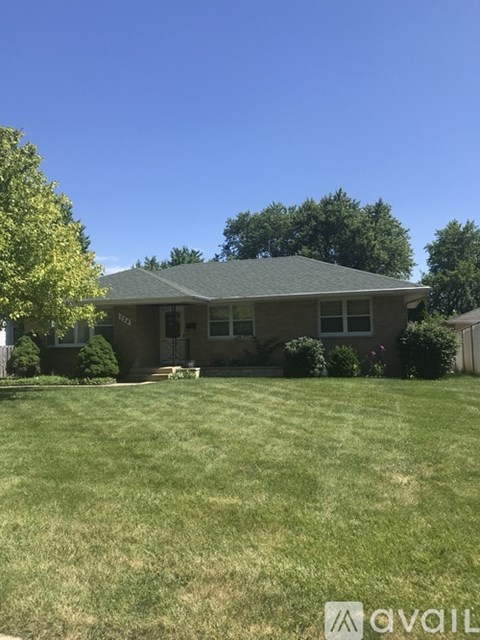 724 Pleasant Street 3 Beds Apartment for Rent