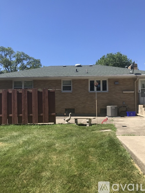 724 Pleasant Street 3 Beds Single Family Home for Rent - Photo gallery 3