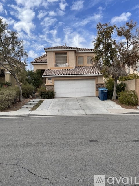 5747 Crescent Landing St / Master Bedroom 1 Apartment for Rent