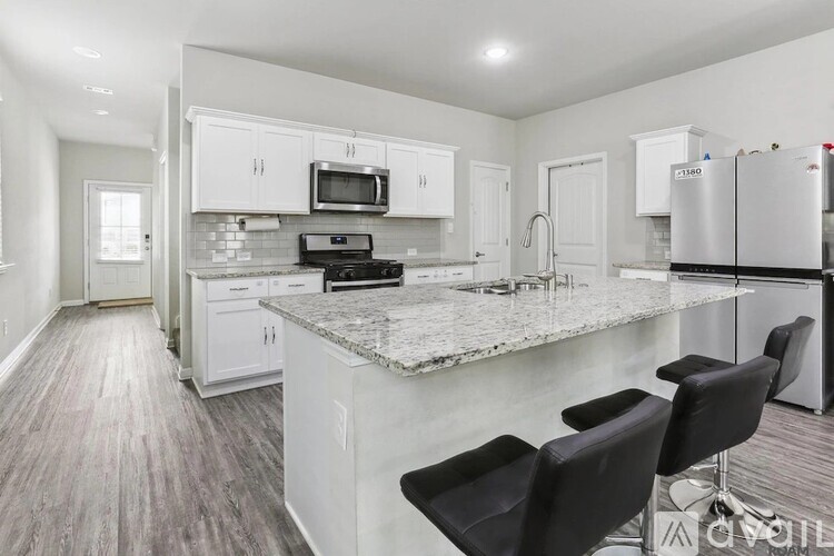 6714 Tiger Pointe Drive 4 Beds Single Family Home for Rent - Photo gallery 5