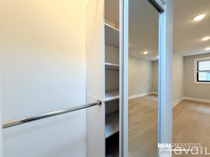 530 W Aldine Ave Studio Apartment for Rent - Photo gallery 4