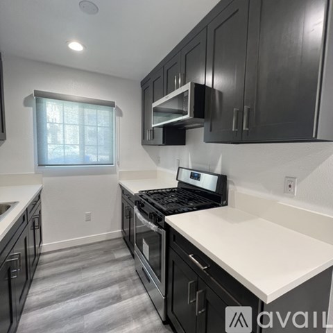 900 W College St 2 Beds Apartment for Rent