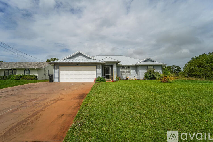 2366 Southwest Alminar Street 3 Beds Single Family Home for Rent - Photo gallery 1