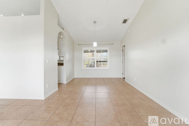 2366 Southwest Alminar Street 3 Beds Single Family Home for Rent - Photo gallery 5