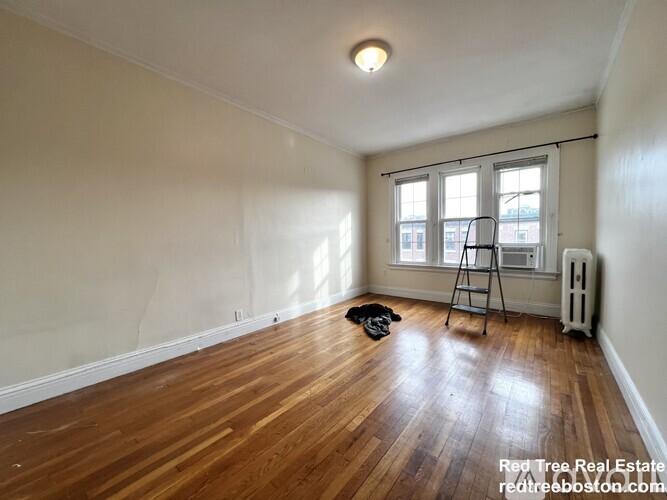 15 Glenville Ave 1 Apartment for Rent - Photo gallery 1