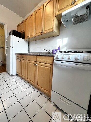 15 Glenville Ave 1 Apartment for Rent - Photo gallery 5