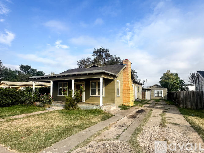 A house with a front yard and a driveway.