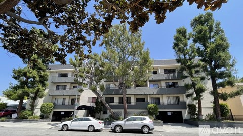 700 Westmount Drive 2 Beds Apartment for Rent