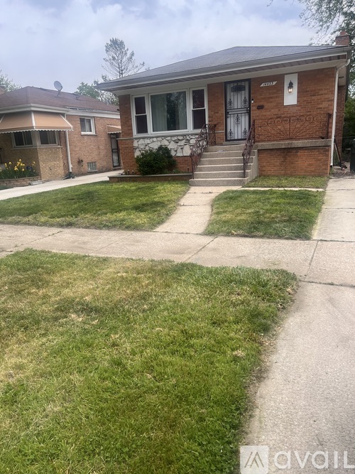 14433 Woodlawn Avenue 4 Beds Single Family Home for Rent - Photo gallery 1