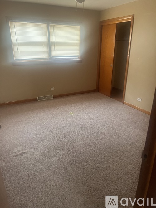 14433 Woodlawn Avenue 4 Beds Single Family Home for Rent - Photo gallery 3