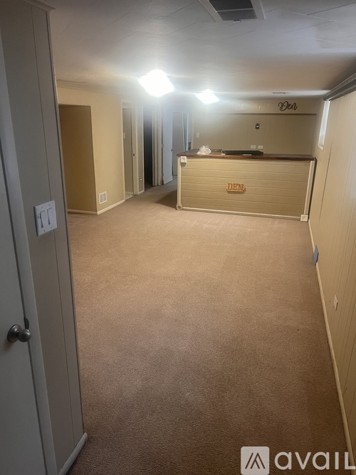 14433 Woodlawn Avenue 4 Beds Single Family Home for Rent - Photo gallery 4