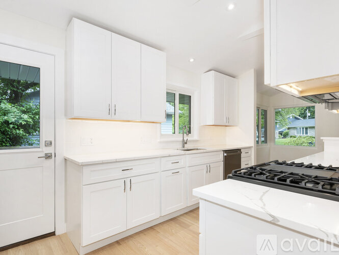 48 Oakwood Dr 3 Beds Single Family Home for Rent - Photo gallery 4