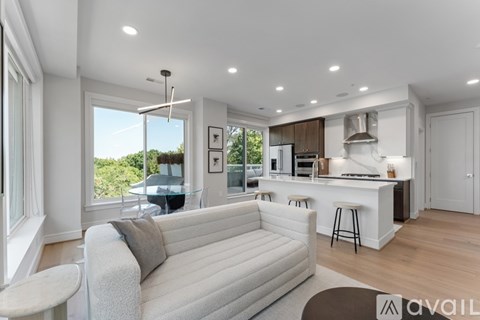 635 Slaters Ln 2 Beds Apartment for Rent