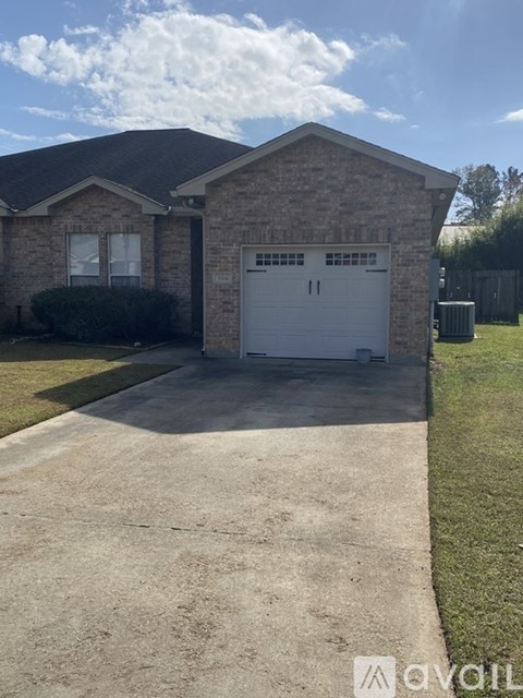 104 Village Oaks Blvd 2 Beds Apartment for Rent
