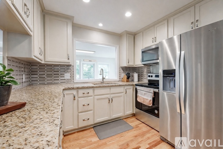 6705 Fleetwood Drive 3 Beds Single Family Home for Rent - Photo gallery 4