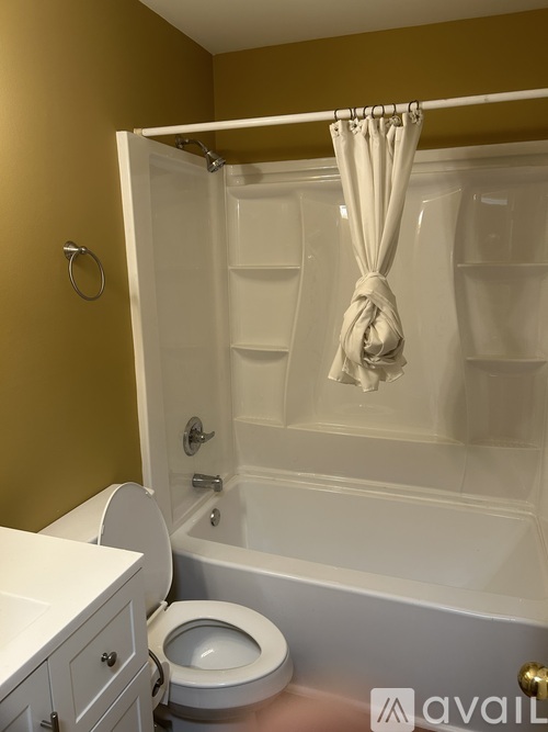 A bathroom with a toilet, sink, and bathtub.