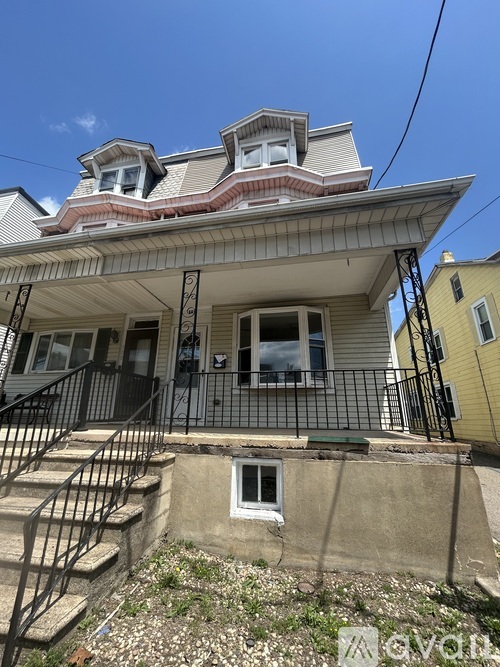 106 Center Avenue 5 Beds Single Family Home for Rent - Photo gallery 1