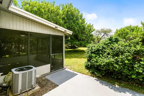 136 SE Prima Vista Boulevard 2 Beds Apartment for Rent