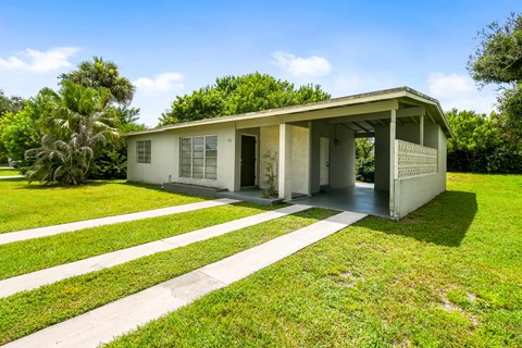 136 SE Prima Vista Boulevard 2 Beds Apartment for Rent