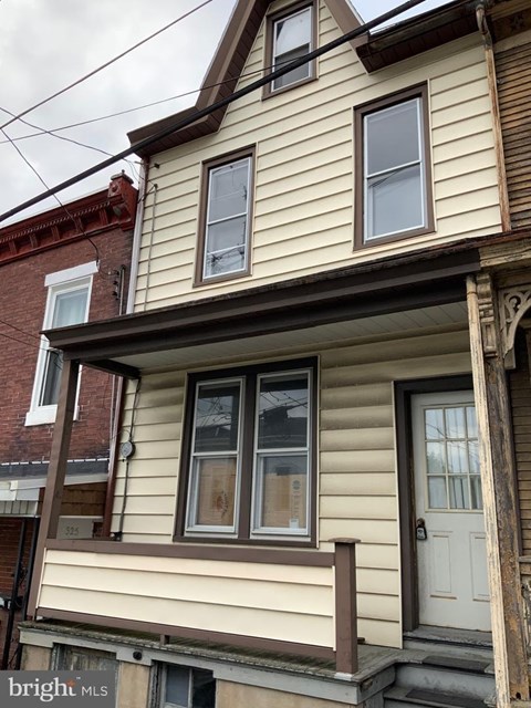327 W Race St 4 Beds Apartment for Rent