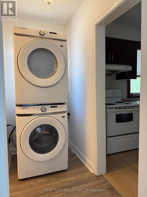 418 FERNLEIGH CIRCLE 3 Beds Apartment for Rent