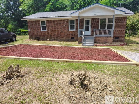 838 Lincoln Ave 3 Beds Apartment for Rent