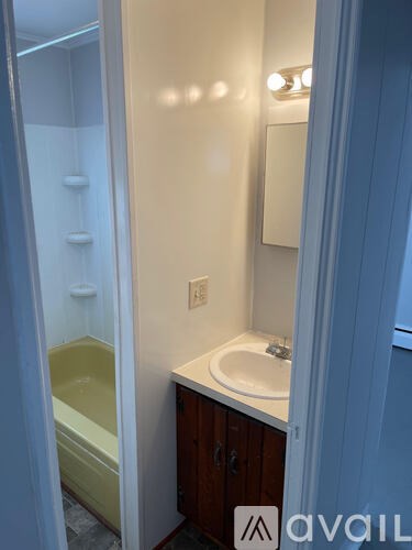 1018 Chestnut Rd 2 Beds Apartment for Rent