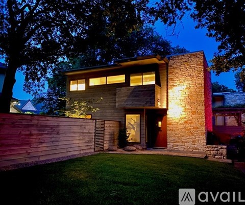 2111 Exposition Boulevard 3 Beds Apartment for Rent