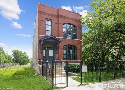 4519 South Saint Lawrence Avenue 3 Beds Apartment for Rent