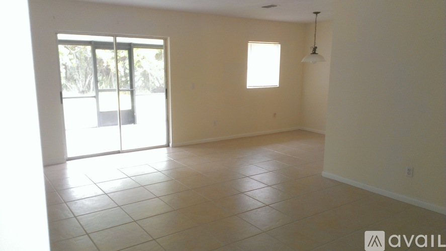 351 SW Buswell Ave 2 Beds Single Family Home for Rent - Photo gallery 4