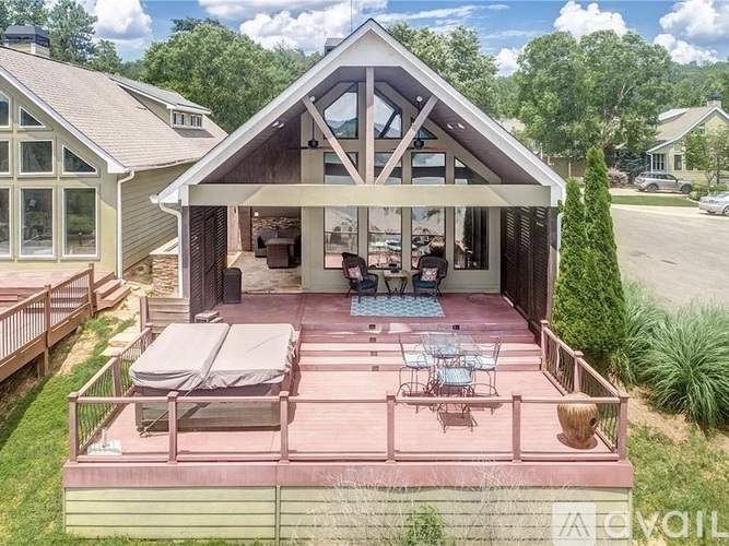 213 Lakeside Drive 3 Beds Single Family Home for Rent - Photo gallery 4