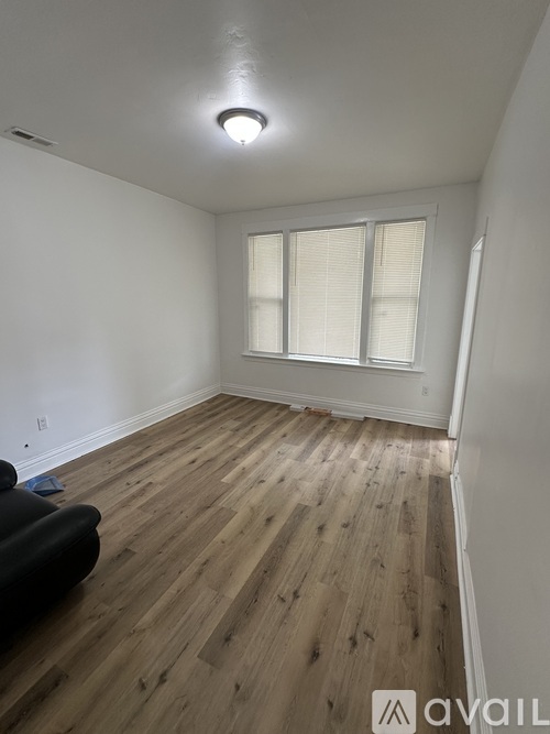 8435 S Colfax Ave 3 Beds Apartment for Rent - Photo gallery 3