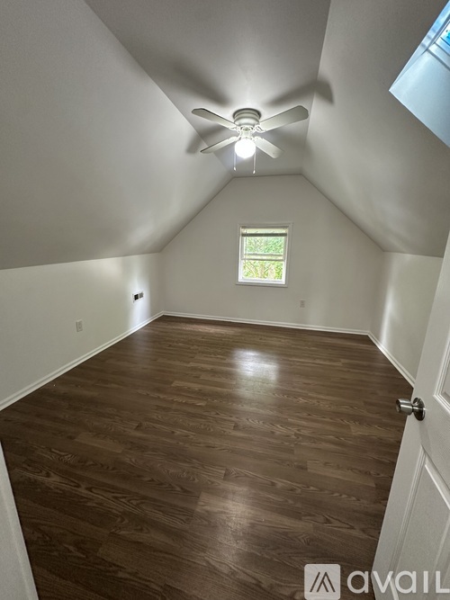 8435 S Colfax Ave 3 Beds Apartment for Rent - Photo gallery 4